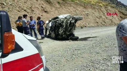 Hakkari'de minibüs, şarampole devrildi: 6 ölü, 1 yaralı | Video