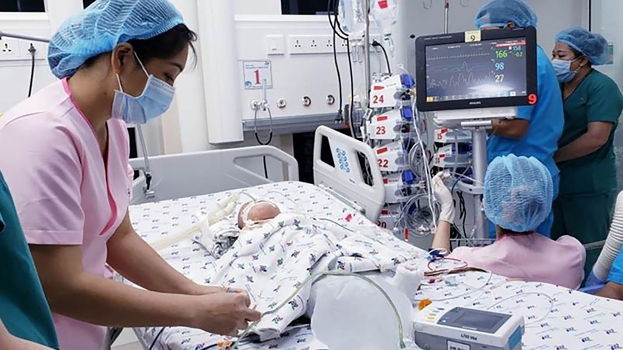 Cặp "song nhi" dính liền hồi phục sau 20 ngày hậu phẫu thuật | VTC