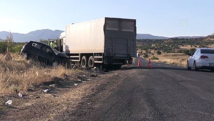 Kamyon ile otomobil çarpıştı, 1 kişi öldü, 5 kişi yaralandı - DİYARBAKIR