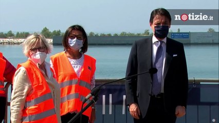 Obbligo di mascherina? Da 'Ah non posso?' di Salvini alle gaffe di Conte: ecco cosa contiene il dpcm