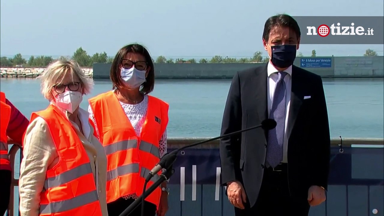 Obbligo di mascherina? Da "Ah non posso?" di Salvini alle gaffe di Conte: ecco cosa contiene il dpcm