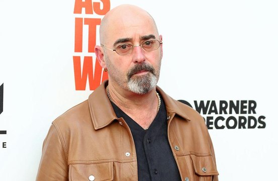 Bonehead says a dwarf invaded the stage during Oasis gig