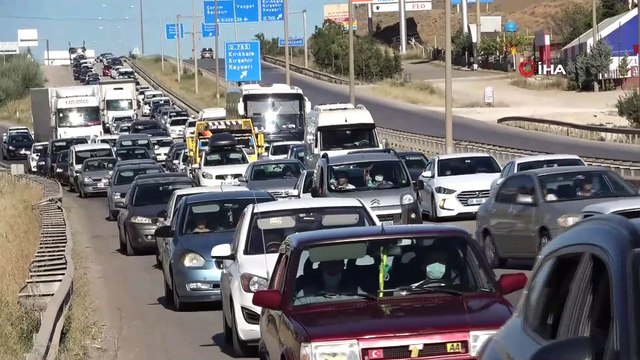 Tatilciler dönüş yoluna geçti, araçlar ilerlemekte güçlük çekti