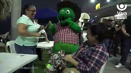 Familias de Managua celebran el inicio de las fiestas patronales en el Puerto Salvador Allende