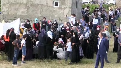 Trafik kazasında hayatını kaybeden 2 kişinin cenazesi toprağa verildi - HAKKARİ