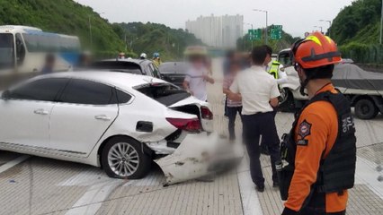 호남고속도로에서 차량 4대 추돌...7명 중경상 / YTN