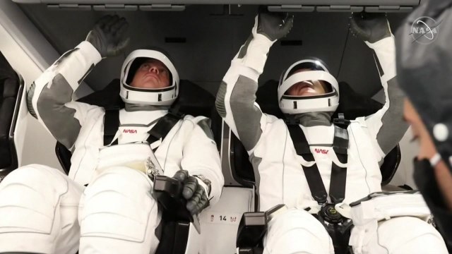 미 우주인 45년 만의 해상 귀환...민간 주도로 우주왕복 첫 성공 / YTN