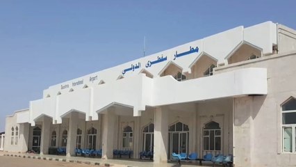 وصول ٤ ضباط إماراتيين إلى جزيرة سقطرى اليمنية