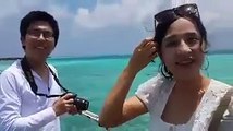 waqar zaka making fun of couple, cute couple