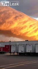 Ce nuage ressemble à une coulée de lave en plein ciel. Impressionnant