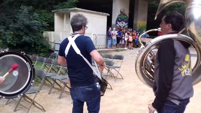 La fanfare Nola Kollectiv Brass Band en concert à Mâcon 2020 (2)