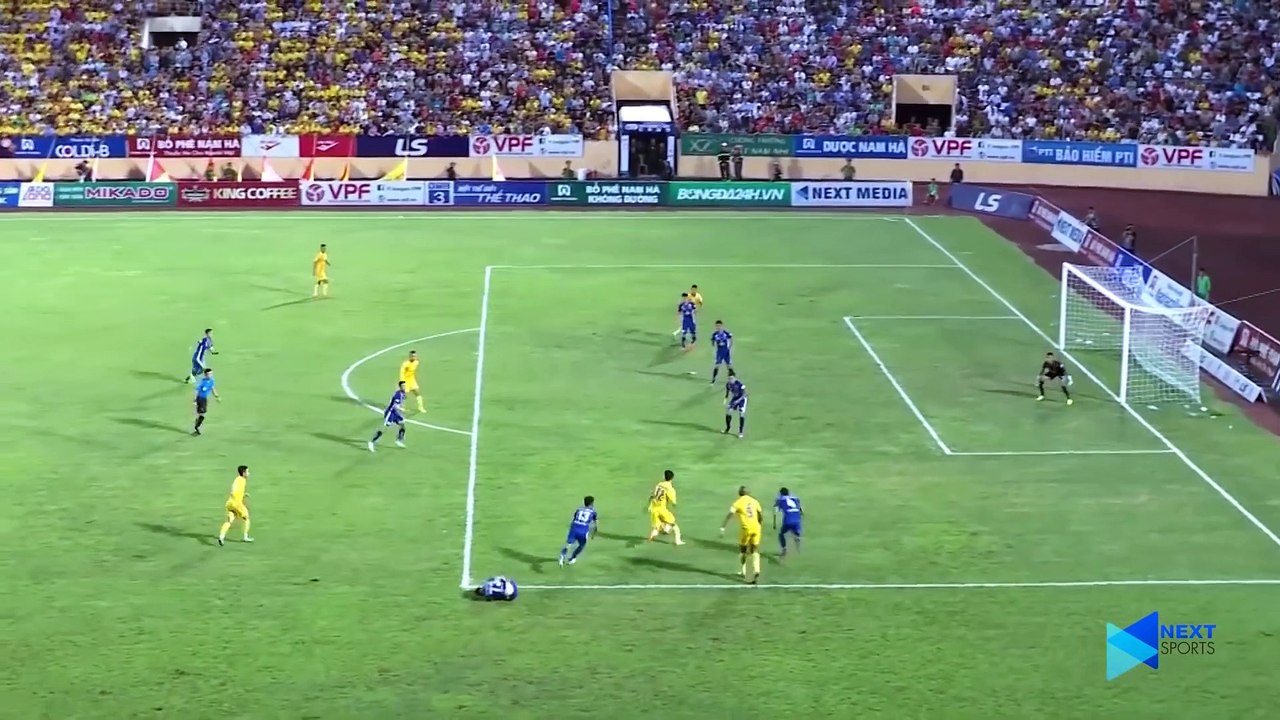 Những pha bỏ lỡ không tưởng tại V.League 2020- Sút 2m không vào là... bình thường! - NEXT SPORTS