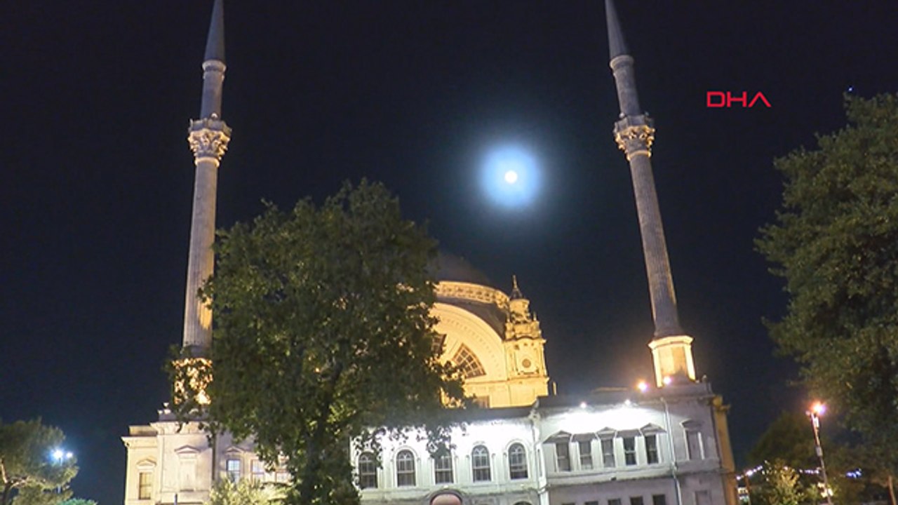 İstanbul'da dolunay manzarası büyüledi