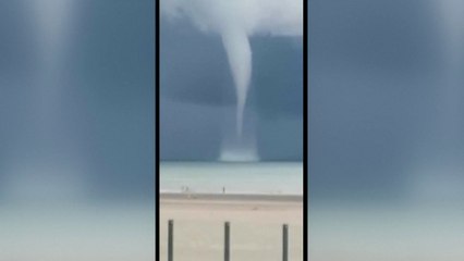 Une impressionnante trombe marine a été observée sur la côte belge lundi
