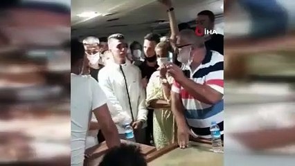 Arabalı yolcu feribotu yüzlerce yolcusu ile denizin ortasında mahsur kaldı