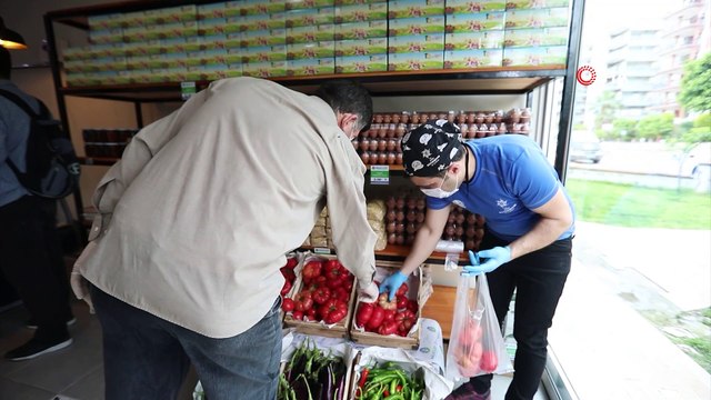 Büyükşehir Belediyesi Ata Tohumlarından ürettiği sebzeleri vatandaşlarla buluşturuyor
