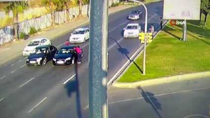 Cam silme bahanesiyle gasp girişimine 3 gözaltı