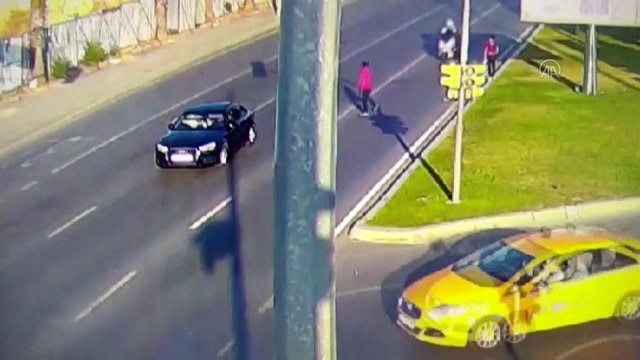 Cam silme bahanesiyle gasp girişiminde bulunan 3 kişi yakalandı - İSTANBUL