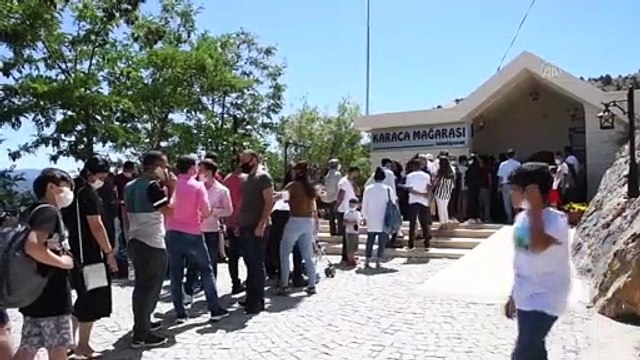 Karaca Mağarası bayram tatilinde yaklaşık 5 bin kişiyi ağırladı - GÜMÜŞHANE