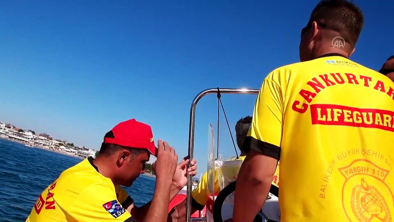 Yunus balıkları Edremit Körfezi'ndeki cankurtaran ekibine arkadaş oldu - BALIKESİR