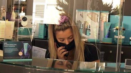 Μόνο με μάσκα οι πελάτες στα κομμωτήρια