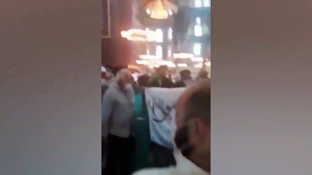 Ayasofya’da Taliban bayrağı açıldı; Afganistan Dışişleri Bakanlığı’ndan çağrı geldi