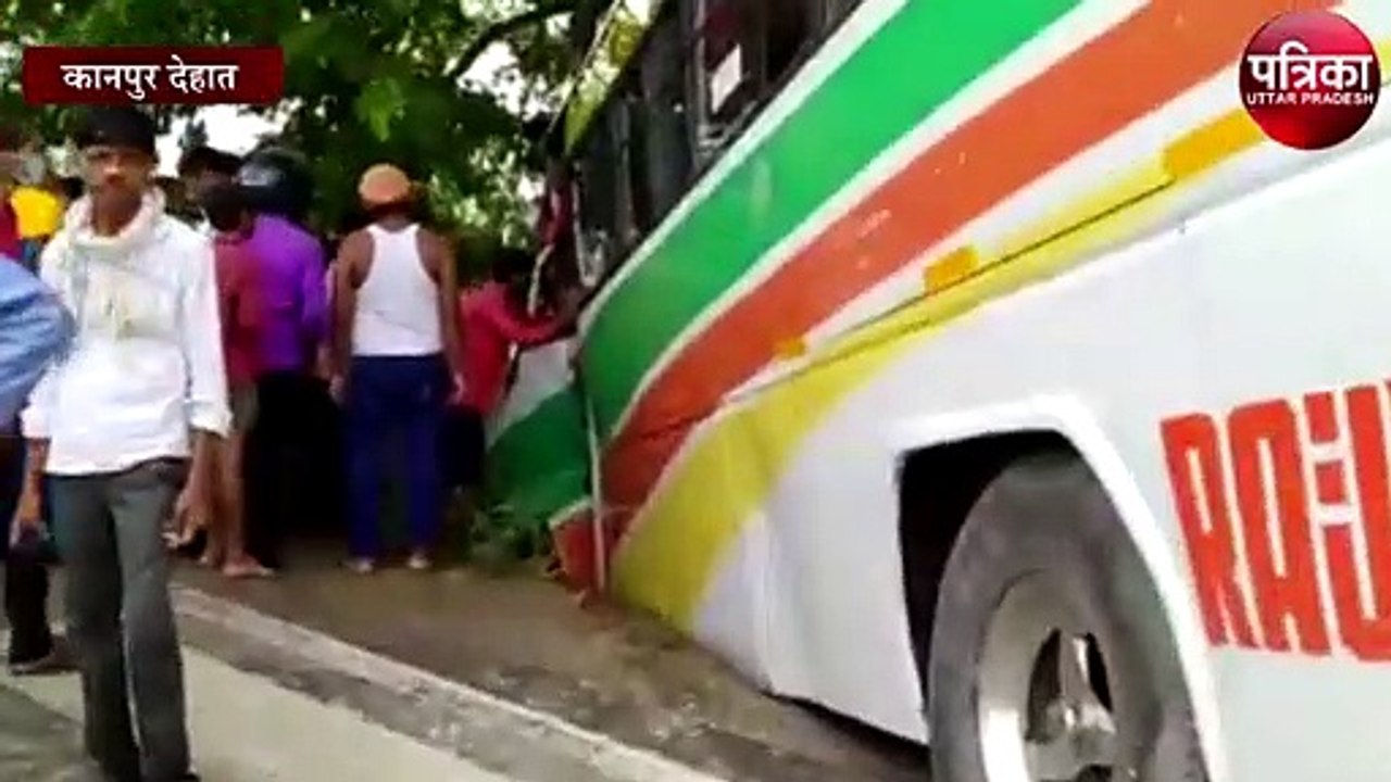 यात्रियों से भरी बस अनियंत्रित होकर पेड़ से टकराई