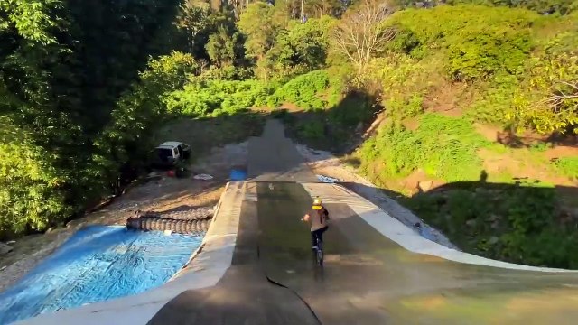 Il vient de réaliser le premier double backflip à 360° avec tailwhip au monde sur son BMX