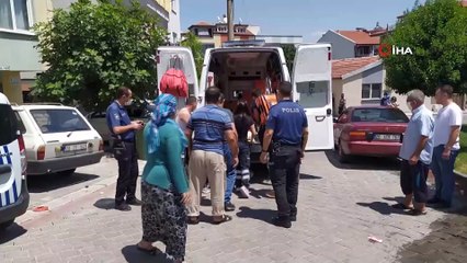 Ailesi ile birlikte evde oturan adam silahla kendini yaraladı