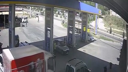 Freni boşalan kamyonun altında kalan sürücü öldü - MANİSA