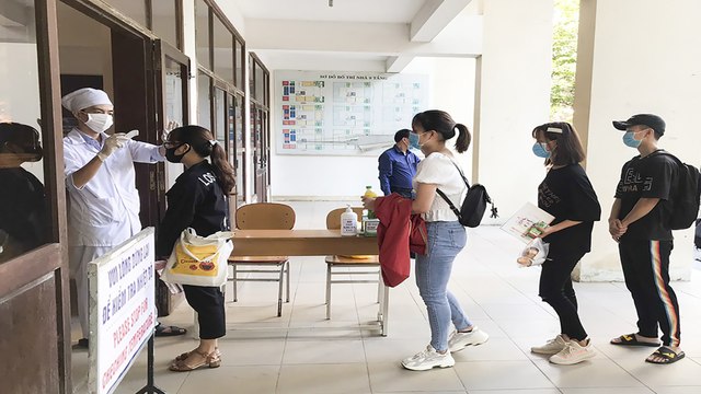 Hà Nội sẵn sàng xe y tế đưa đón thí sinh F1 tới nơi thi cách ly | VTC