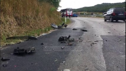 Top News - Mjeti devijon rrugën/ Shmangu përplasjen me autobusin