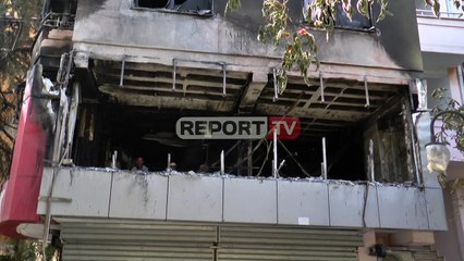Report TV - Shkëndija elektrike djeg lokalin te 'Mine Peza' në Tiranë