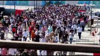 Virüse karşı koştular! Ada vapurunda yer kapmak için sosyal mesafe hiçe sayıldı