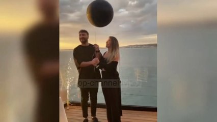 Top News - Videoja emocionuese/ Ledri dhe Sara prindër të një vajze