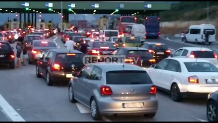 Report TV -Kosovarët kthehen nga pushimet, pamje nga radhët kilometrike në Morinë