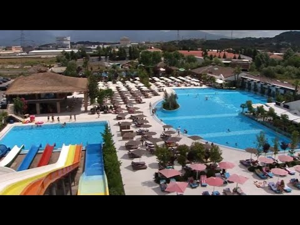 Vera në Aqua Park, parku më i madh i lojërave të ujit rihapet duke zbatuar protokollet e Covid-19