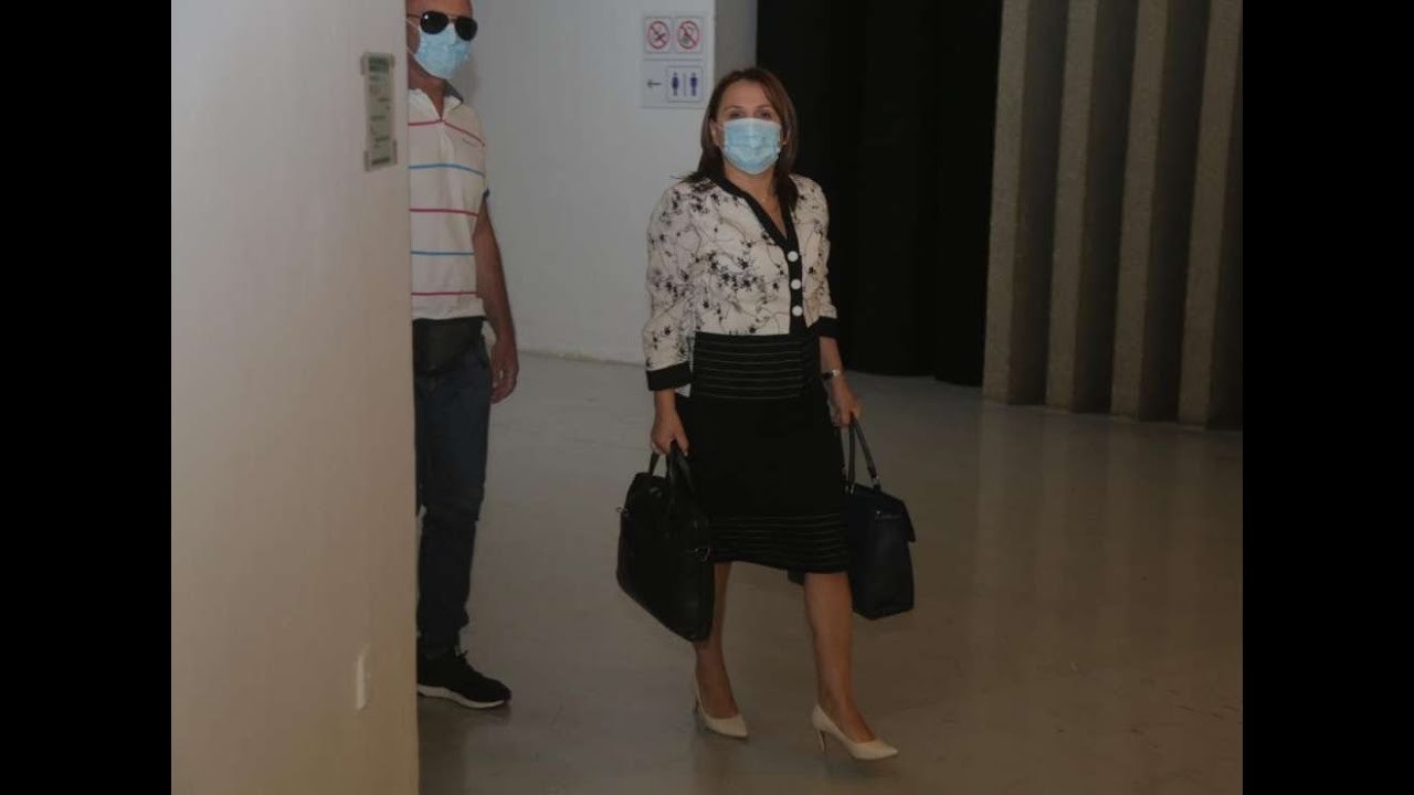 Ora News - Vettingu në pritje të Strasburgut, Donika Prela sjell bashkëshortin me raportin mjekësor