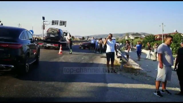 Përplasen dy makina në aksin Lushnjë – Fier, plagoset një person