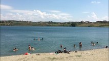 Report TV -Plazh në liqenin e Merhojes në  Belsh/Banorët : Jemi shumë të kënaqur, uji është i pastër