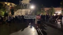Tifozët e Tiranës festojnë në rrugët e kryeqytetit shpërndahen pas thirrjes së policisë