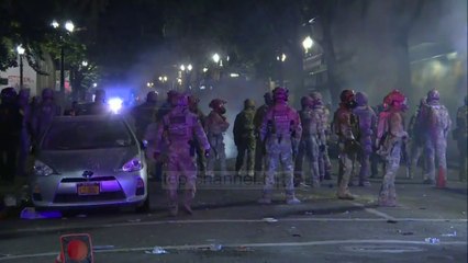 Top News - Trazirat në Portland, tërhiqen trupat federale