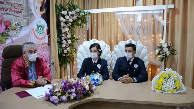 Polis çift, nikah masasına üniformayla oturdu - MANİSA