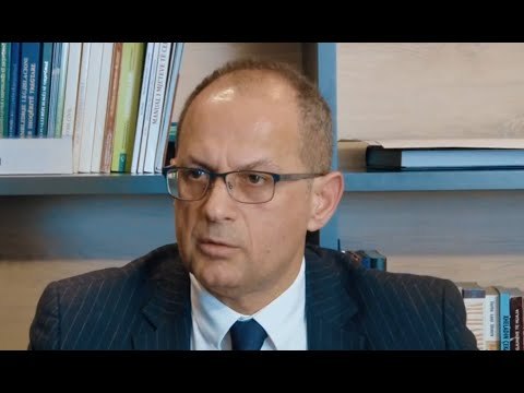 Ora News - Artan Hoxha zgjidhet rektor i Universitetit të Tiranës