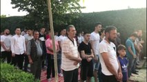 Festa e Kurban Bajramit/ Në Kukës besimtarët ‘harrojnë’ COVID-in, pa distancë e maska: Pa koment