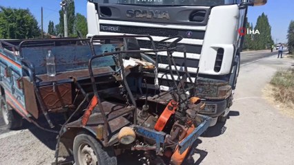 Tır ile çarpışan tarım aracındaki baba öldü, kızı ağır yaralandı