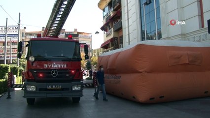 Kızını göremeyince çatıya çıkarak intihar girişiminde bulundu