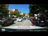 E pazakontë në Pogradec, polici ndalon babain që po udhëtonte me fëmijën në bagazhin e makinës