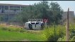 Report TV -Aksident në Berat, pamjet kur makina del nga rruga dhe përmbyset në fushat bujqësore