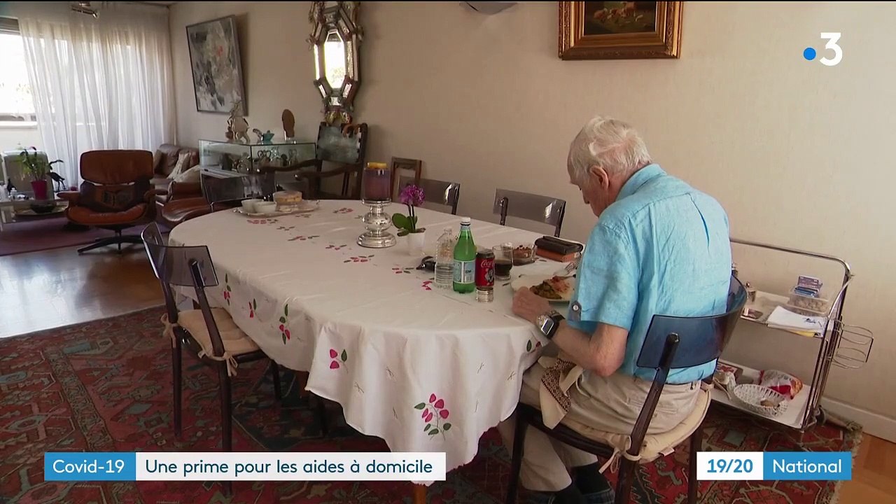 Aide à domicile : une journée avec un auxiliaire de vie